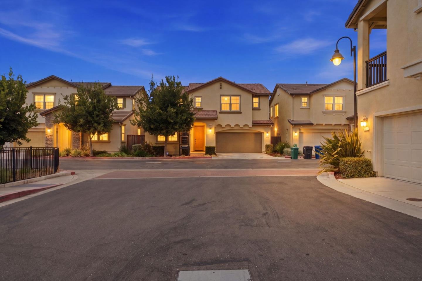 1429 Poppy LN