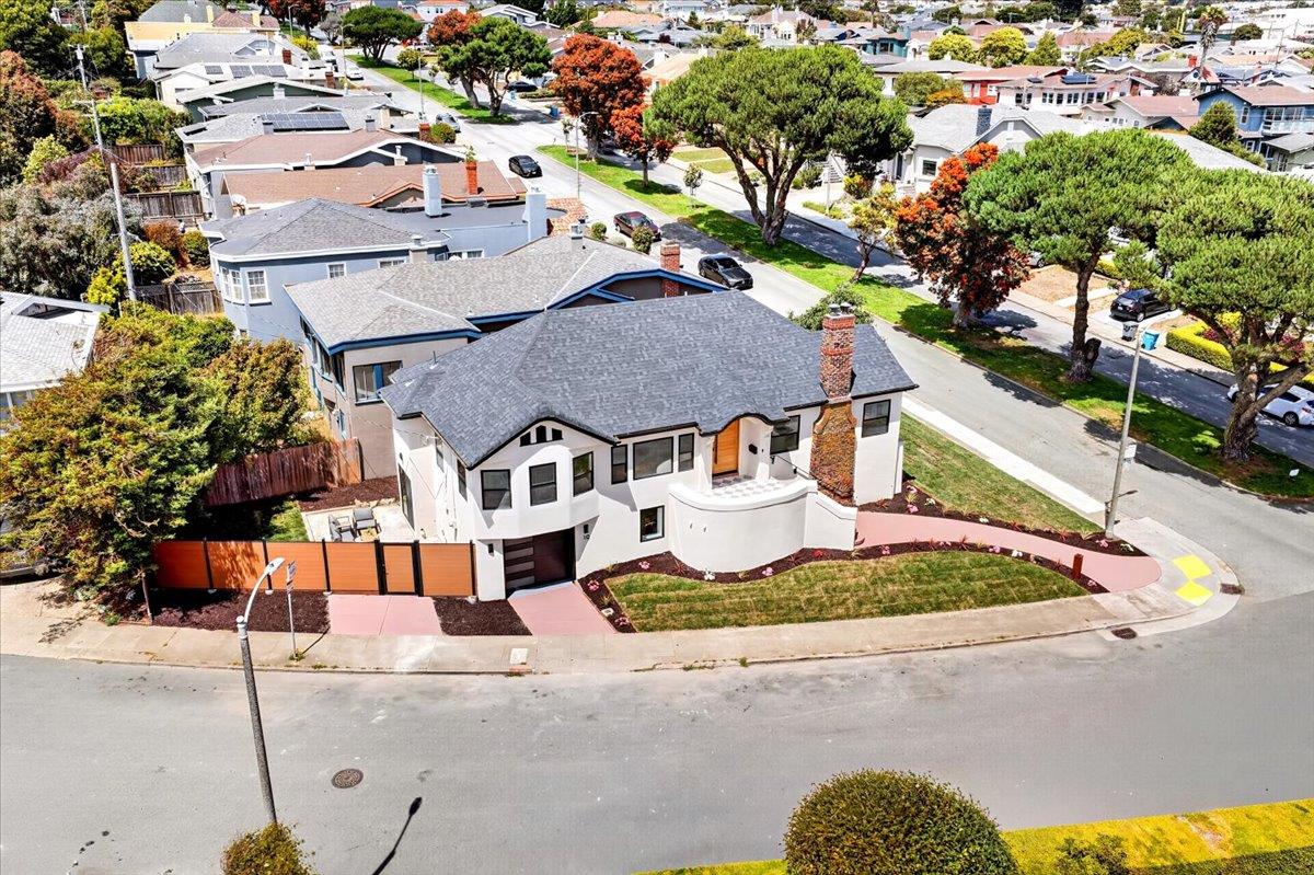 10 Westwood DR