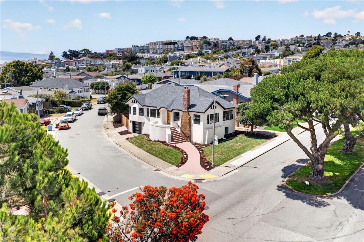 10 Westwood DR