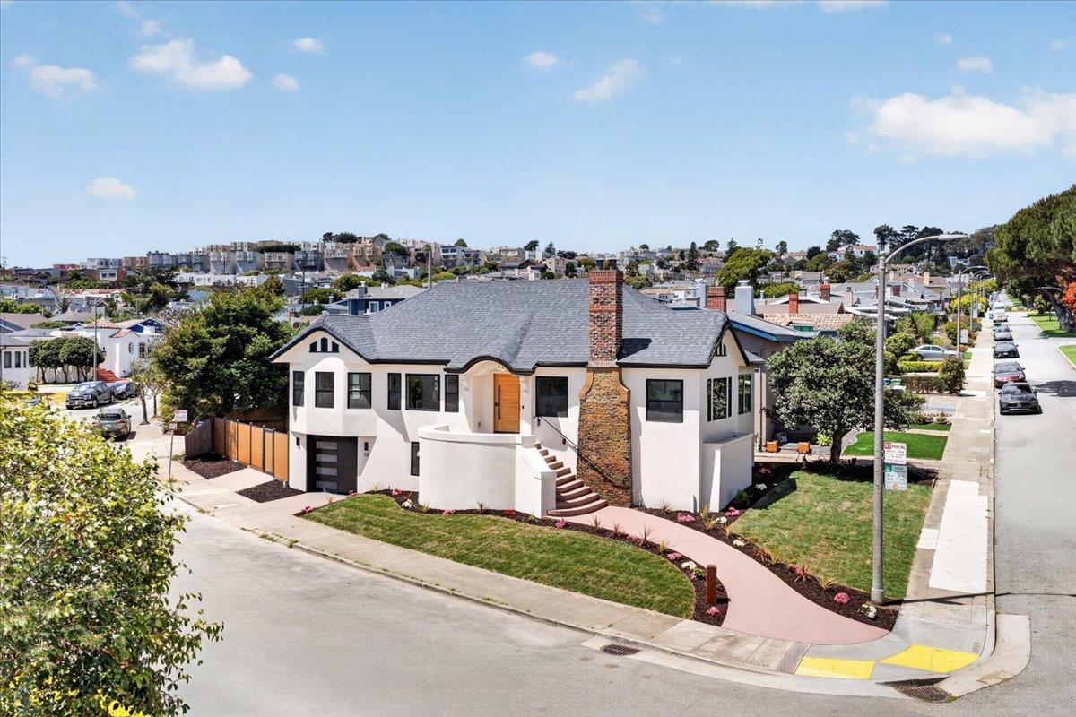 10 Westwood DR