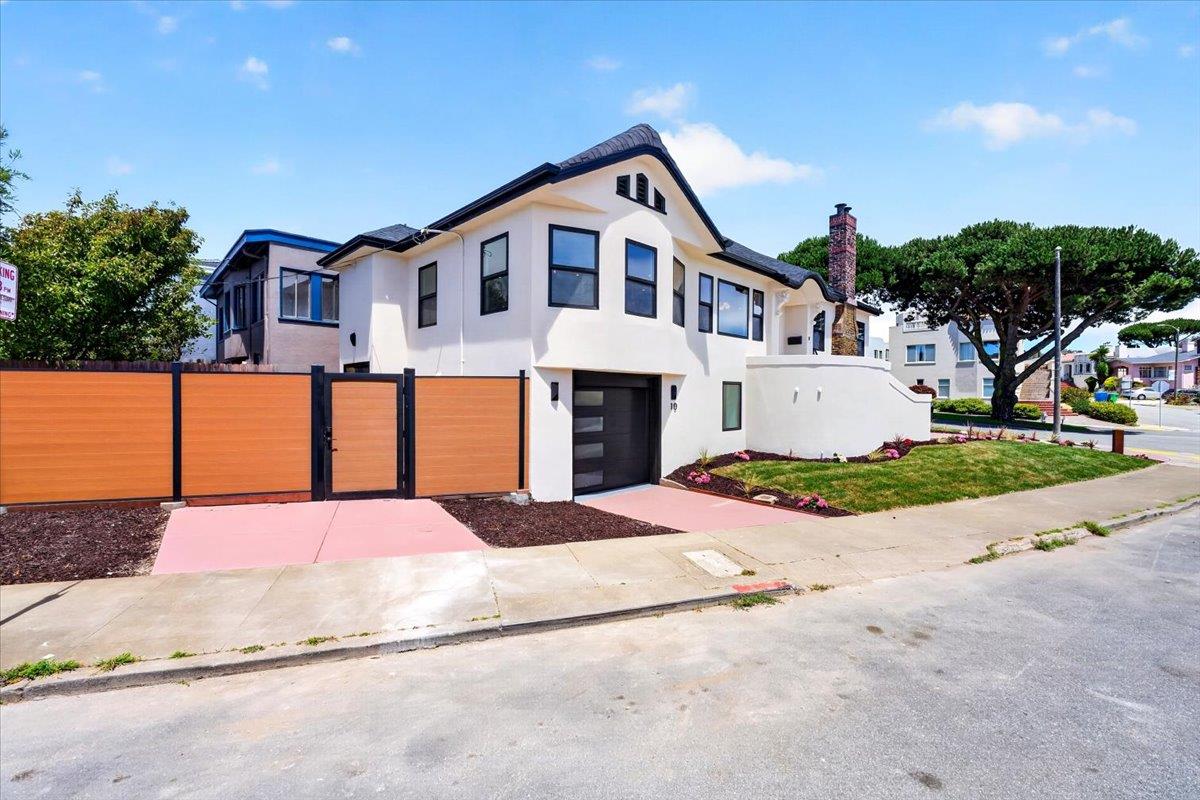 10 Westwood DR
