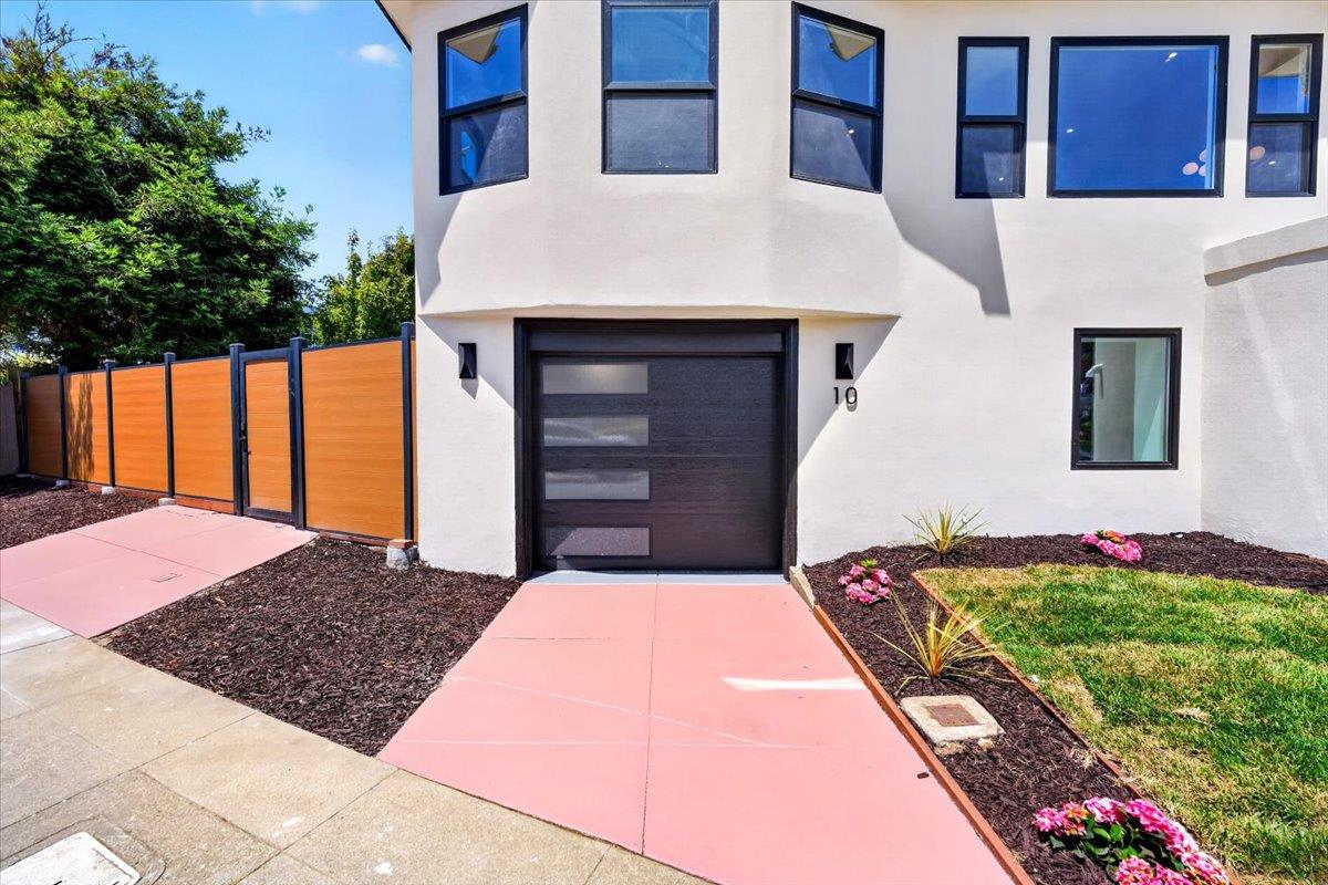 10 Westwood DR