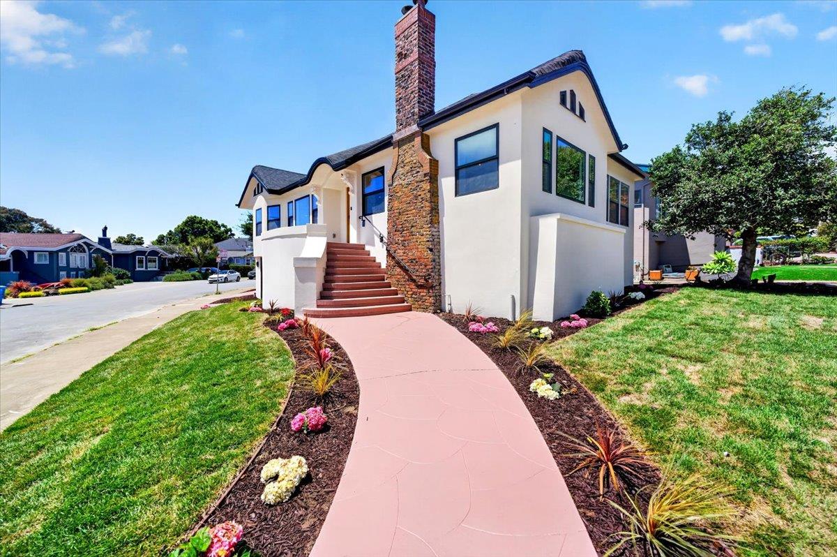 10 Westwood DR