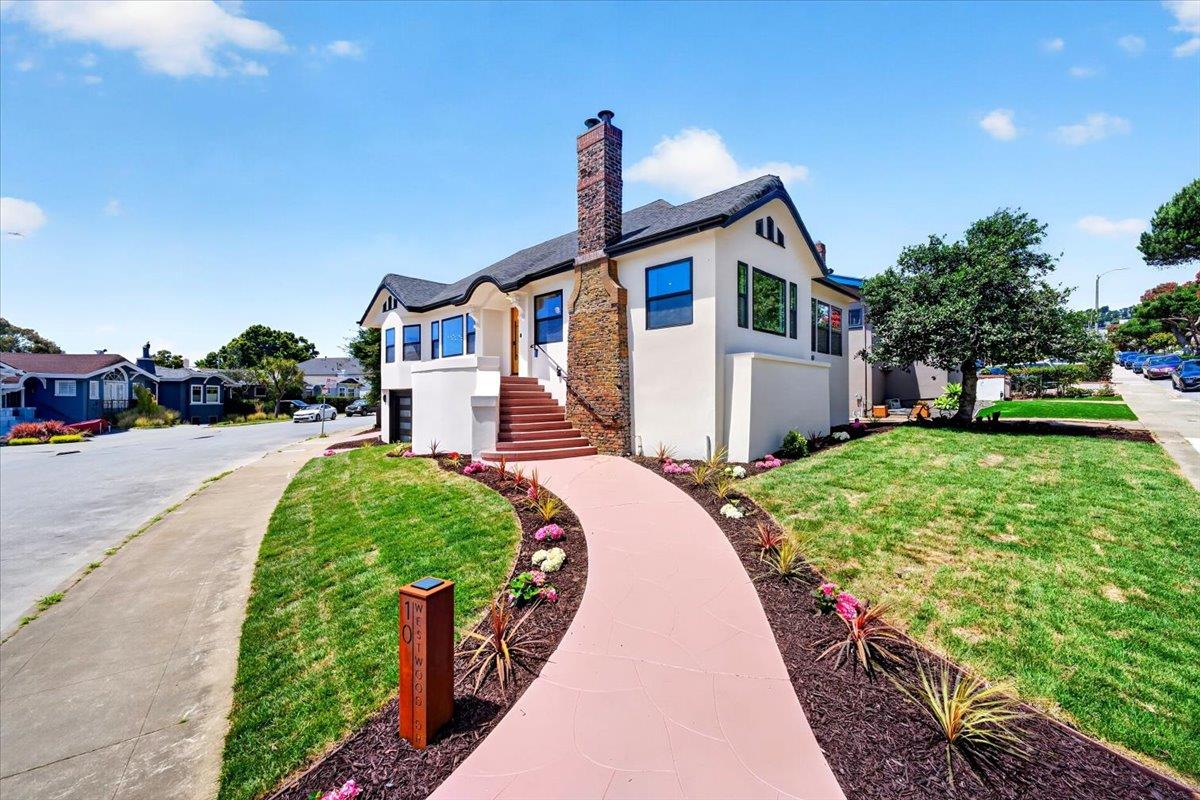 10 Westwood DR