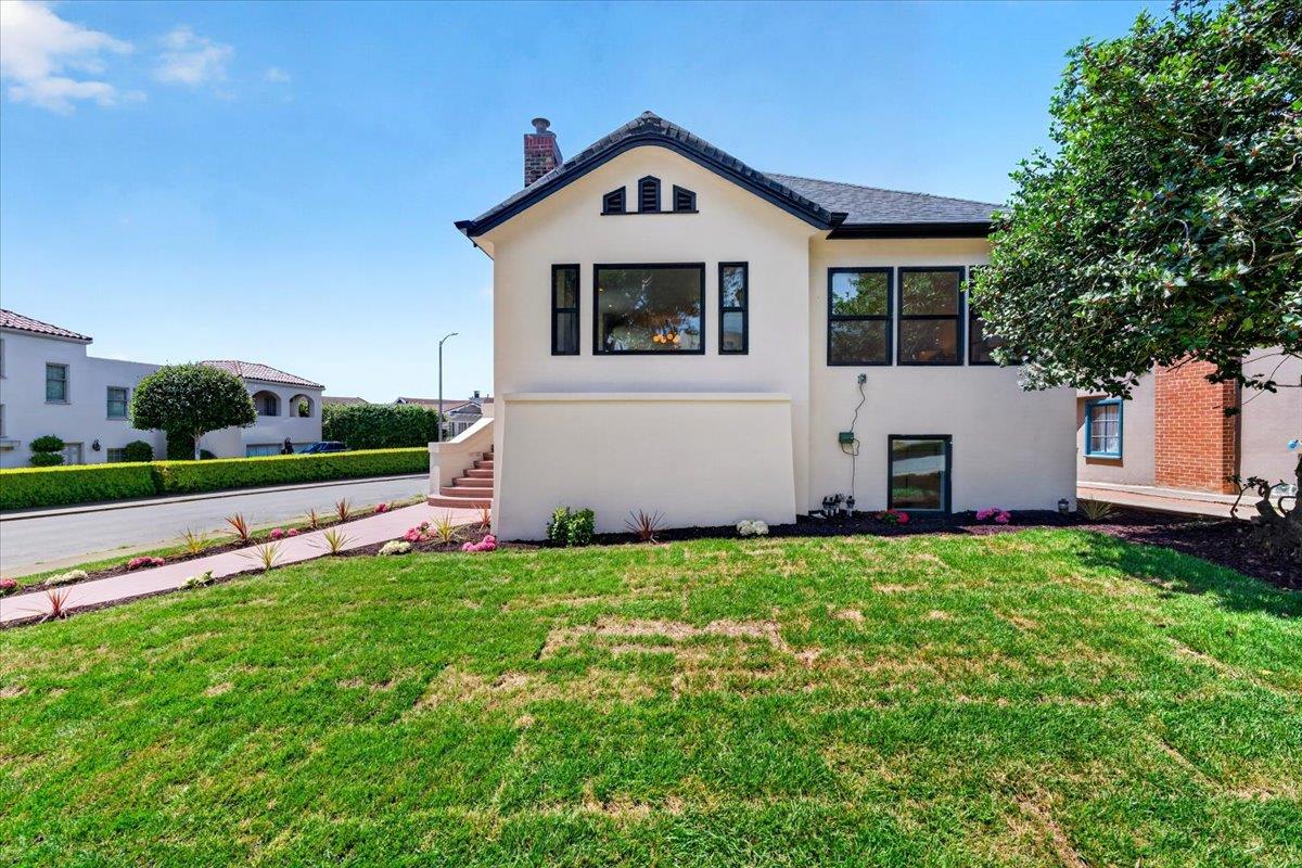 10 Westwood DR