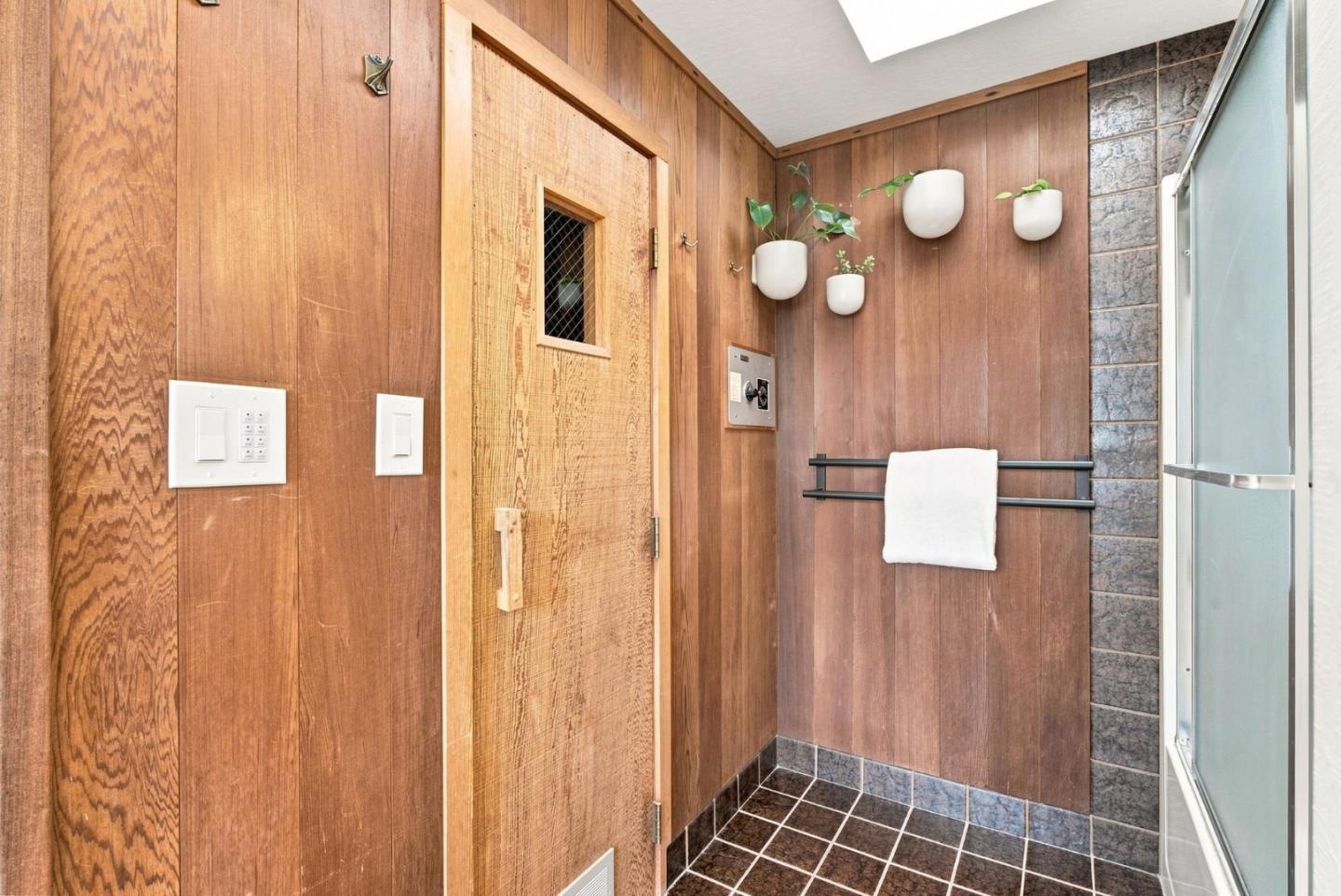 21 Russell CT