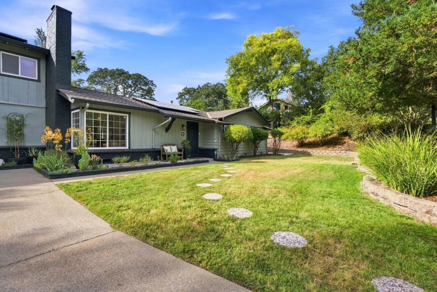 21 Russell CT