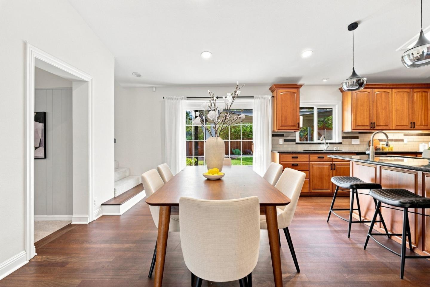 21 Russell CT
