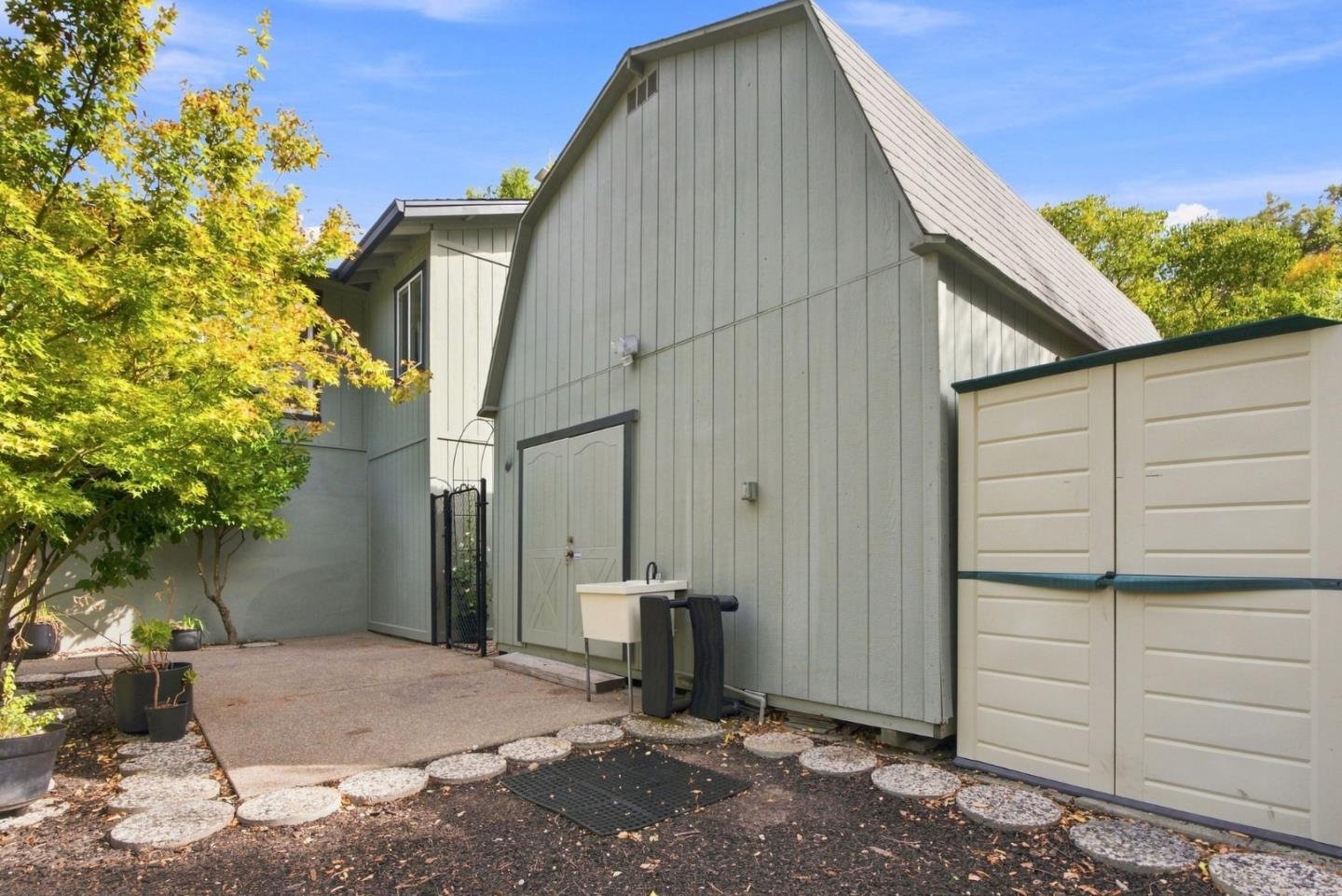 21 Russell CT
