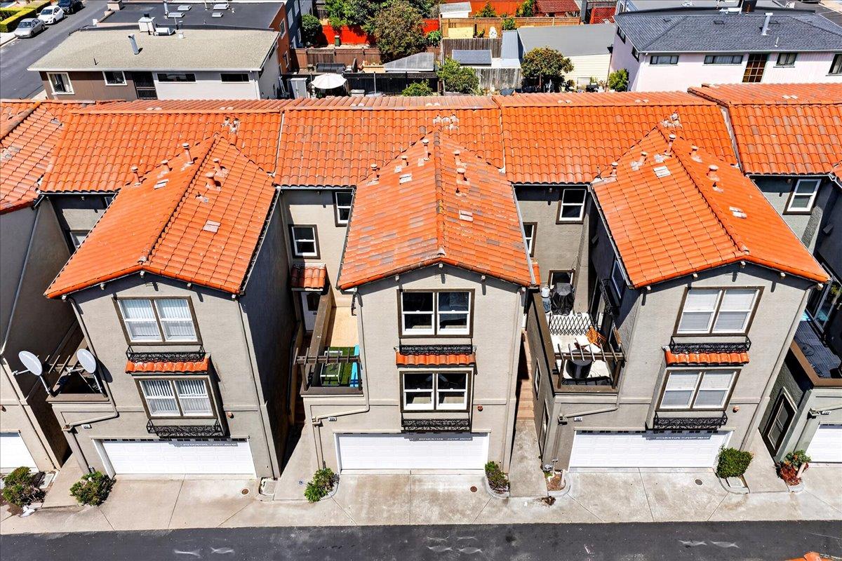 305 Hoffman ST