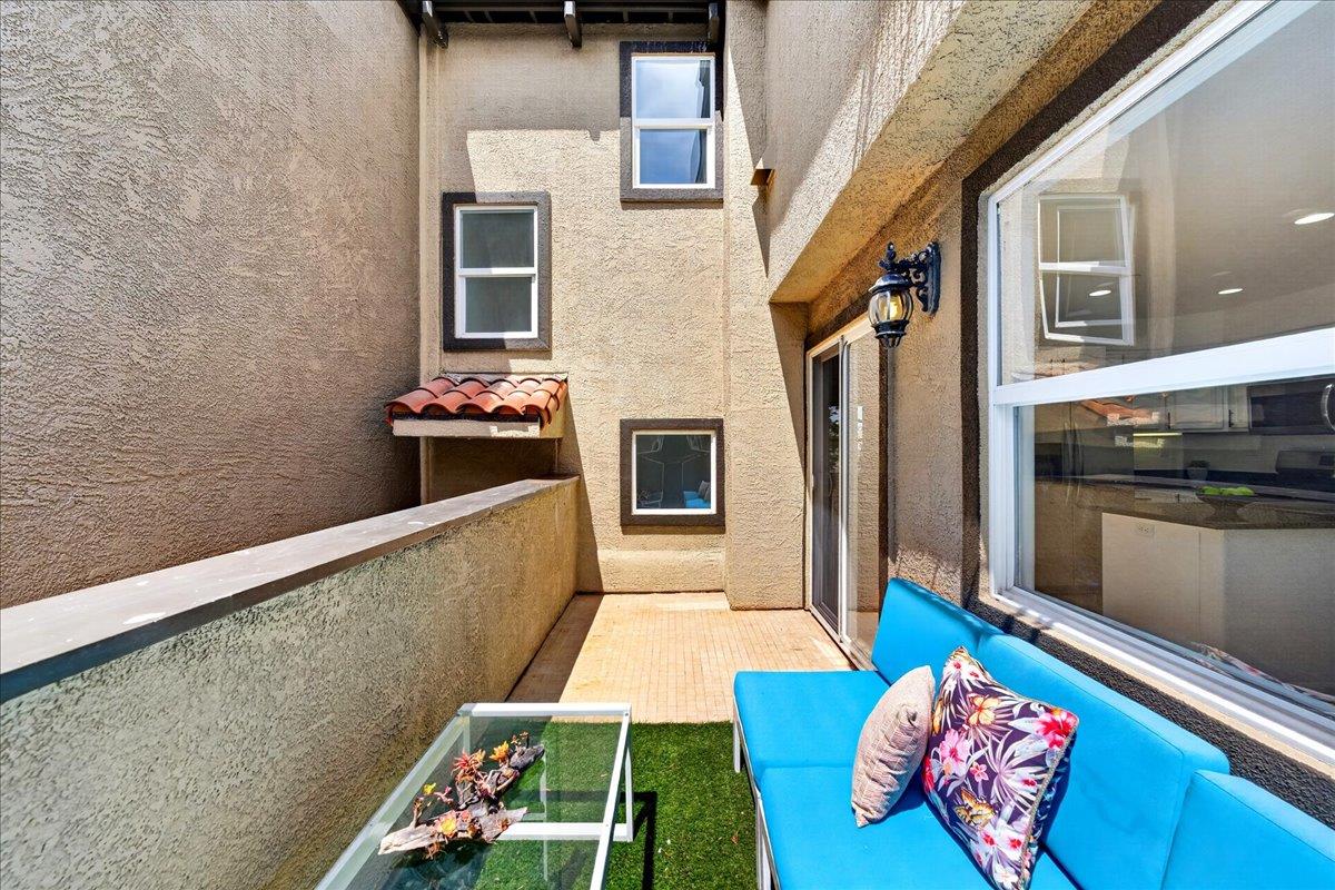 305 Hoffman ST