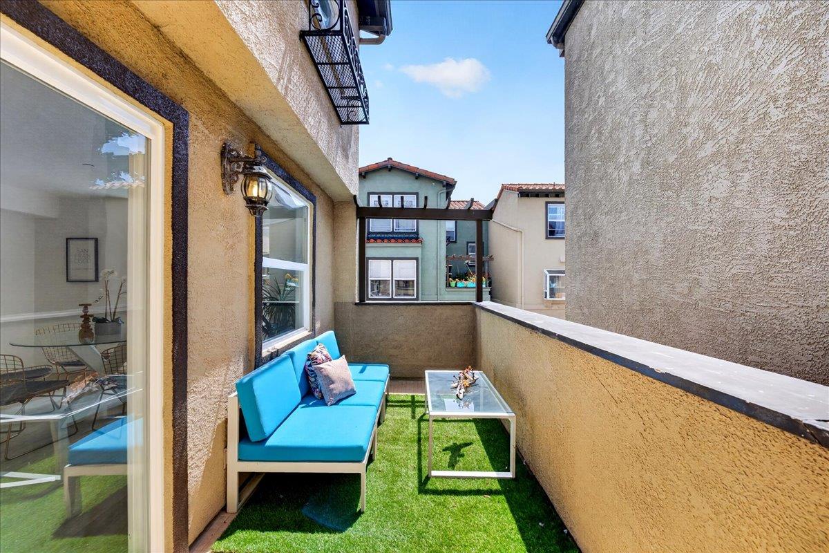 305 Hoffman ST