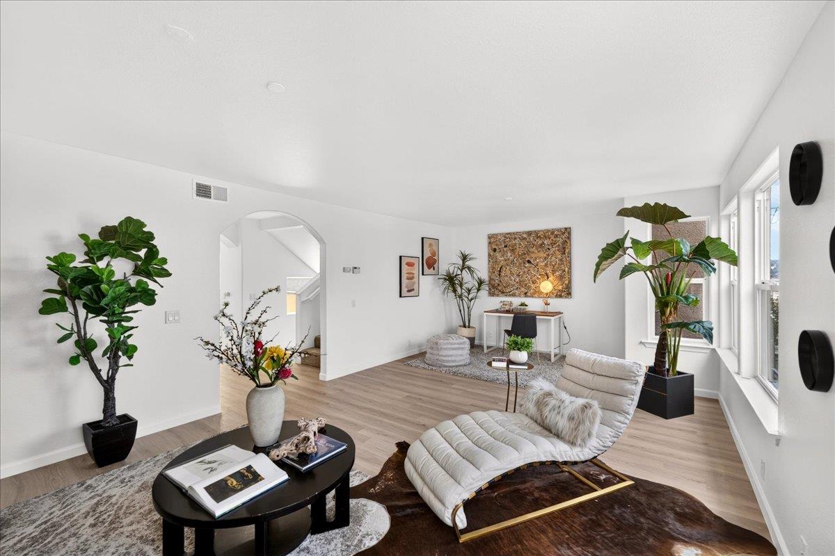 305 Hoffman ST