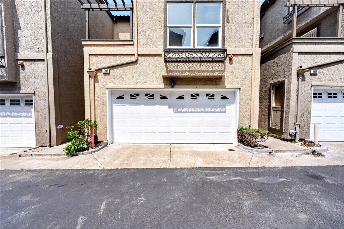 305 Hoffman ST