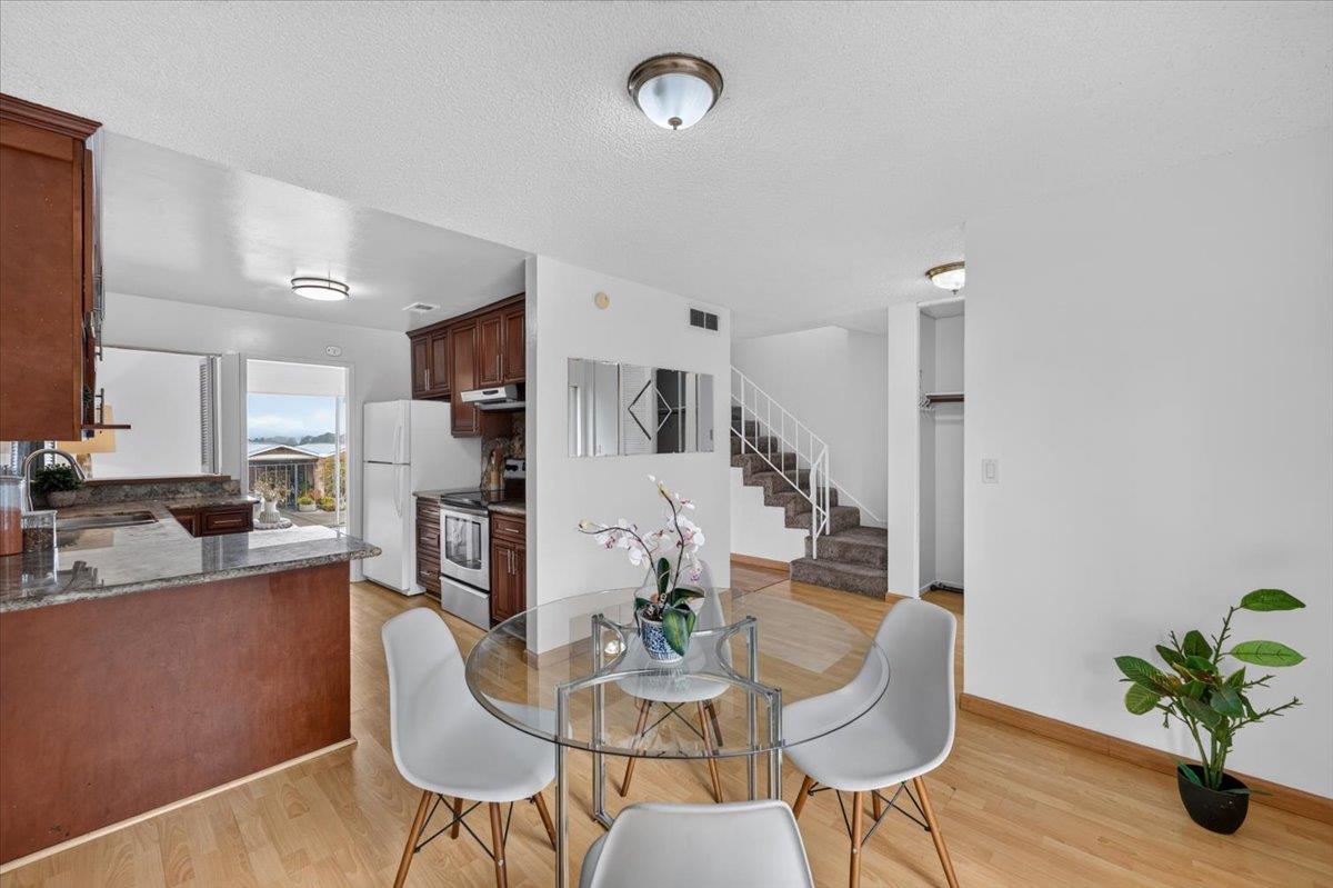 848 Stonegate DR