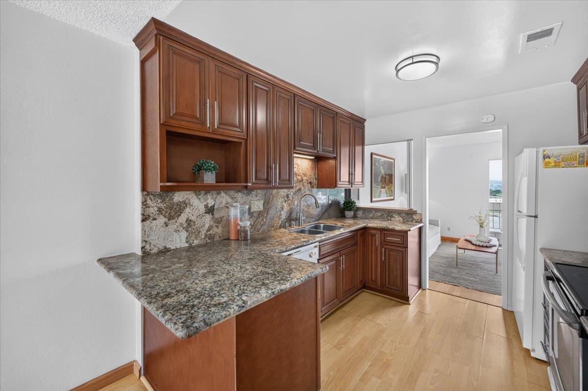 848 Stonegate DR