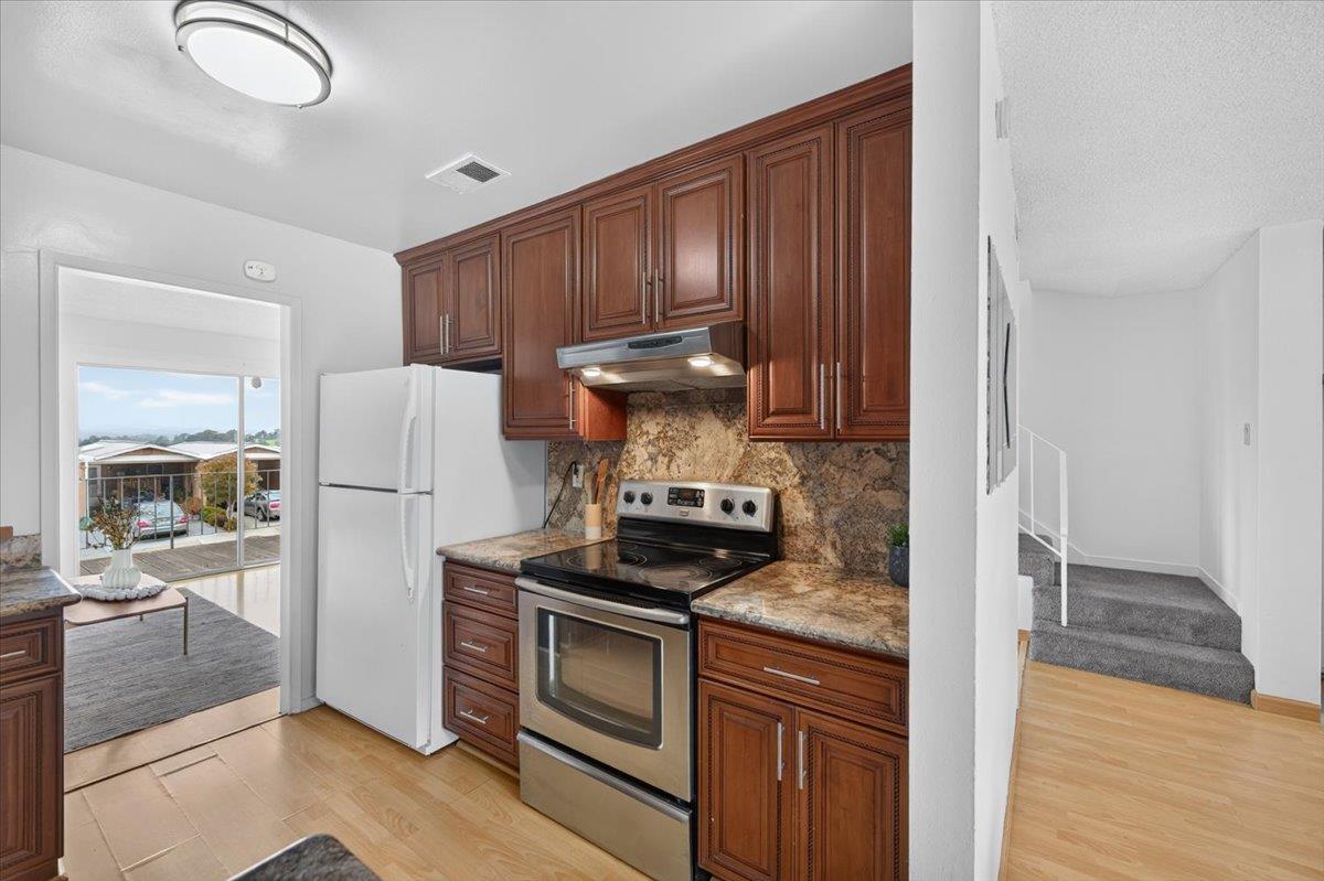 848 Stonegate DR