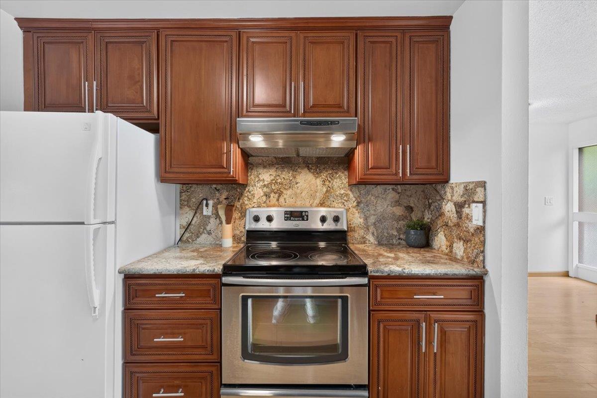 848 Stonegate DR