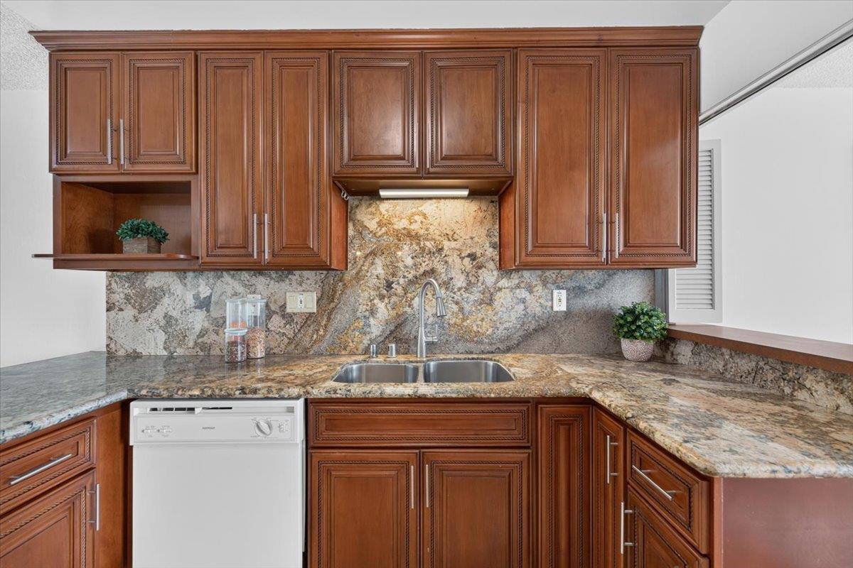 848 Stonegate DR