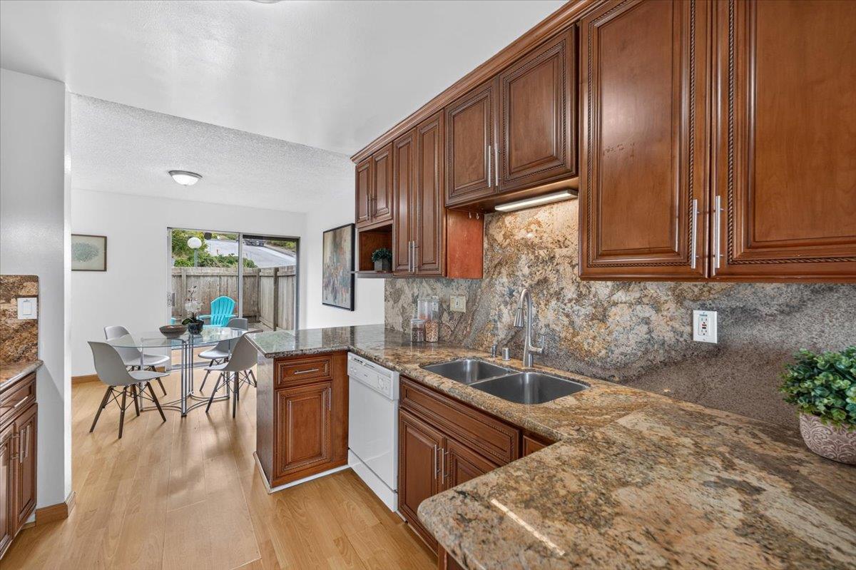 848 Stonegate DR