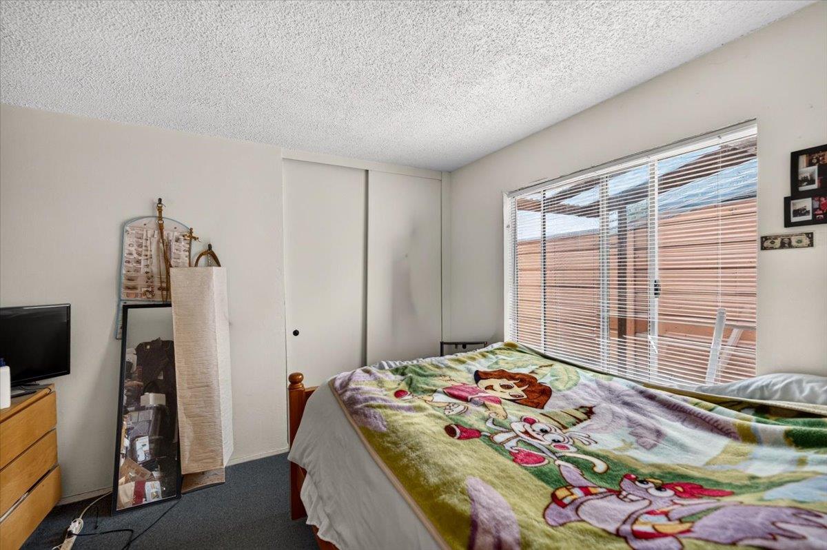 123 Knowles AVE