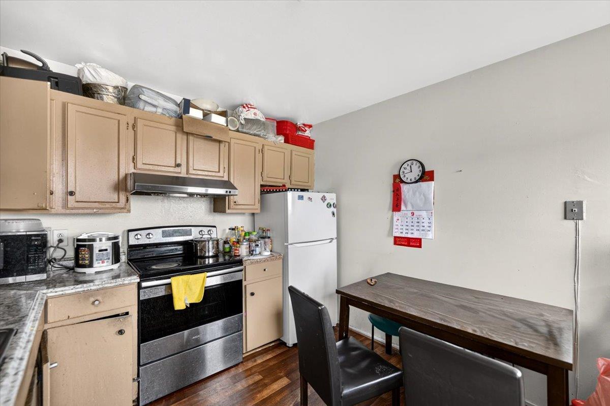 123 Knowles AVE