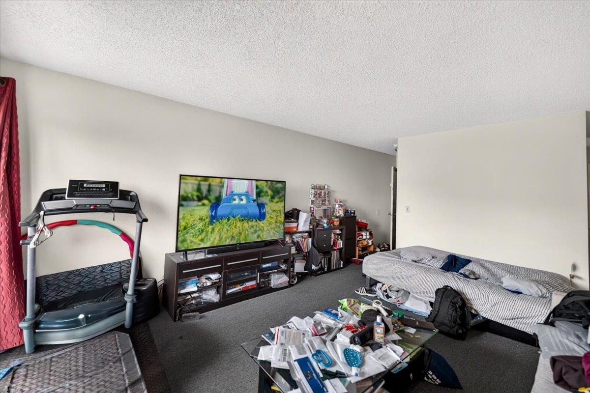 123 Knowles AVE