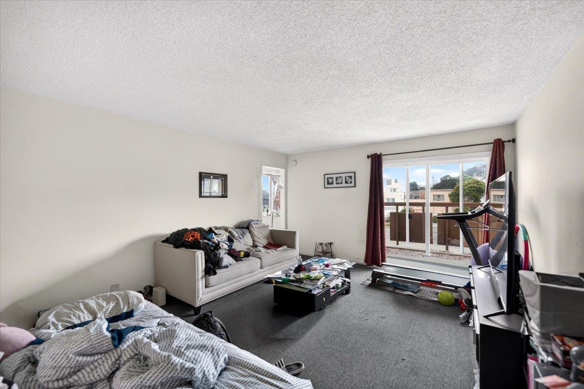 123 Knowles AVE
