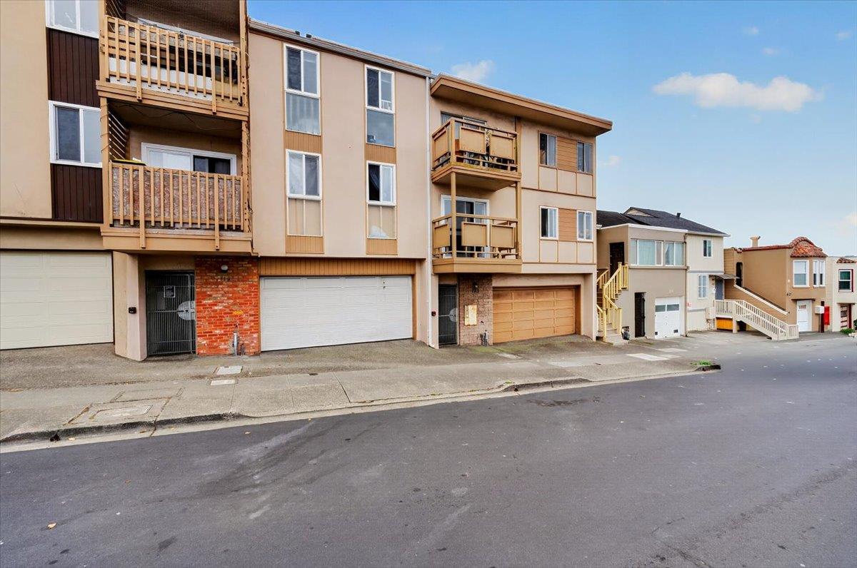 123 Knowles AVE