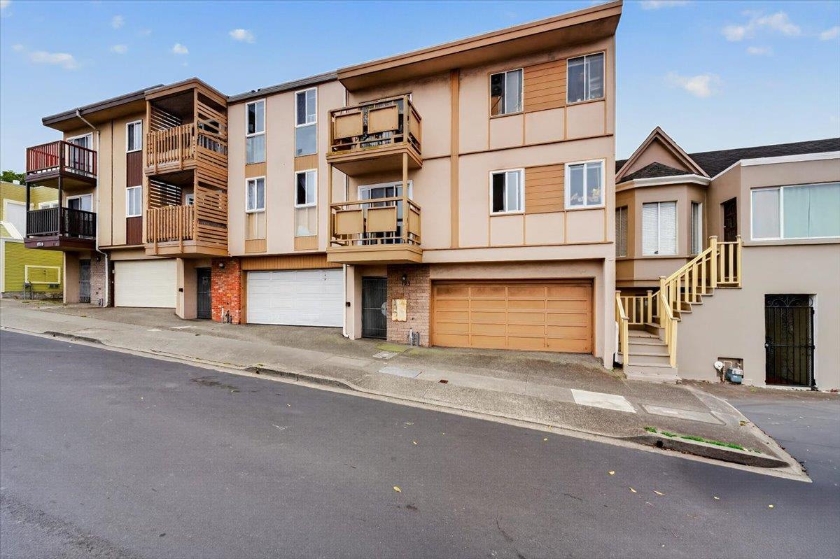 123 Knowles AVE