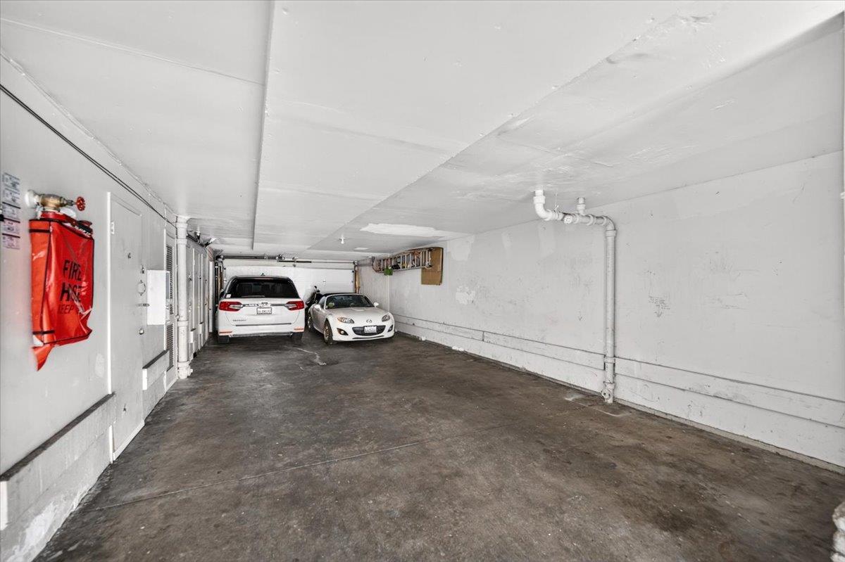 123 Knowles AVE