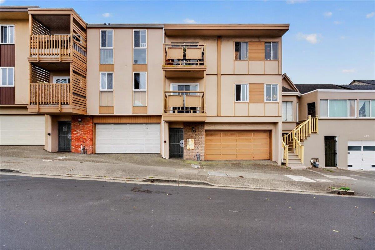 123 Knowles AVE