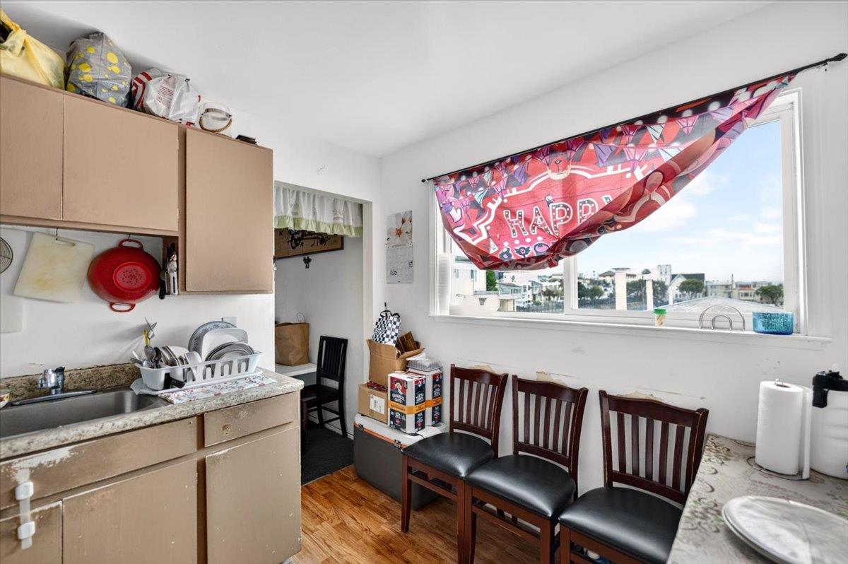 123 Knowles AVE