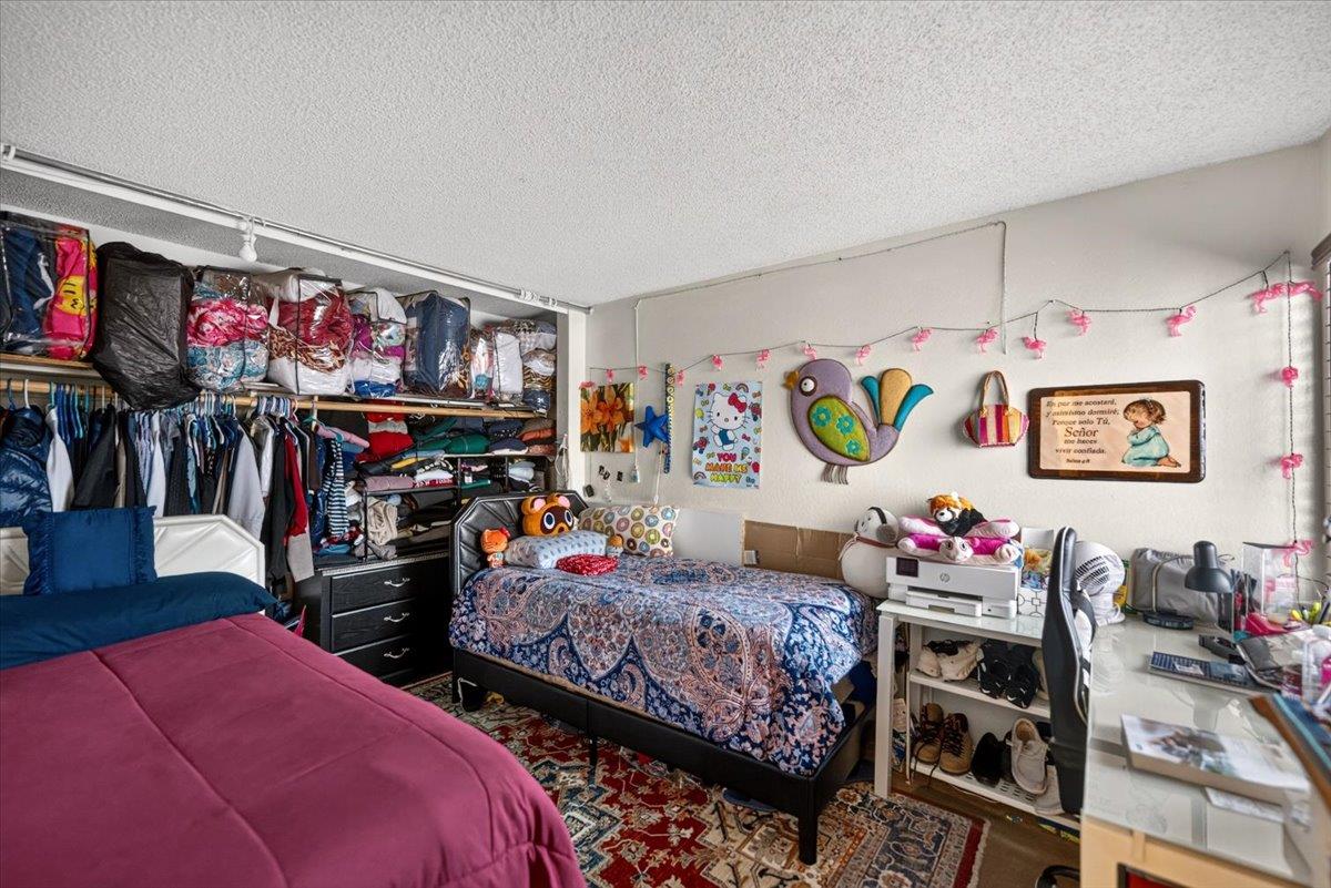 123 Knowles AVE