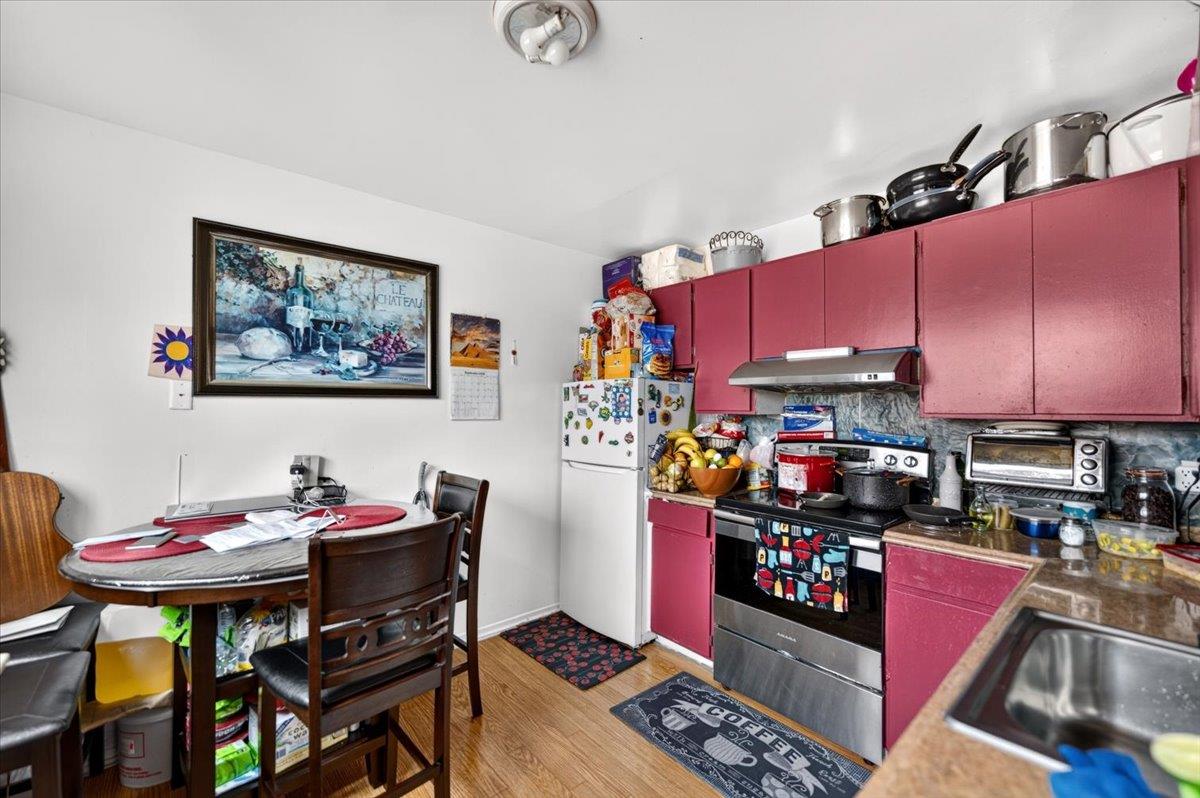 123 Knowles AVE