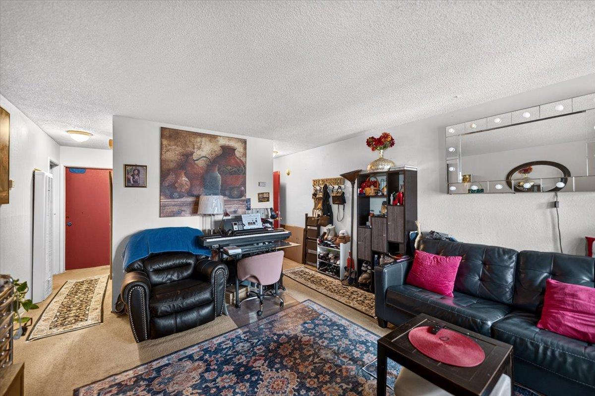 123 Knowles AVE