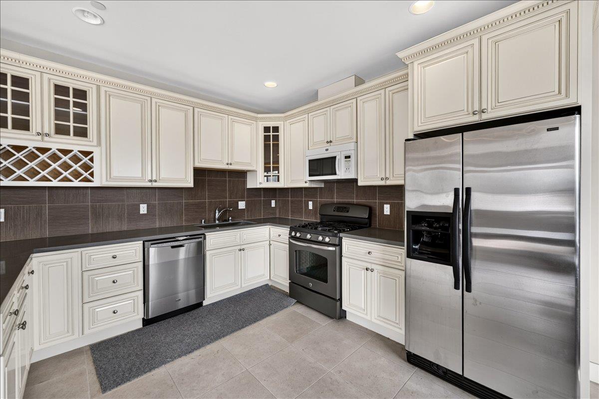 3832 Bayshore BLVD