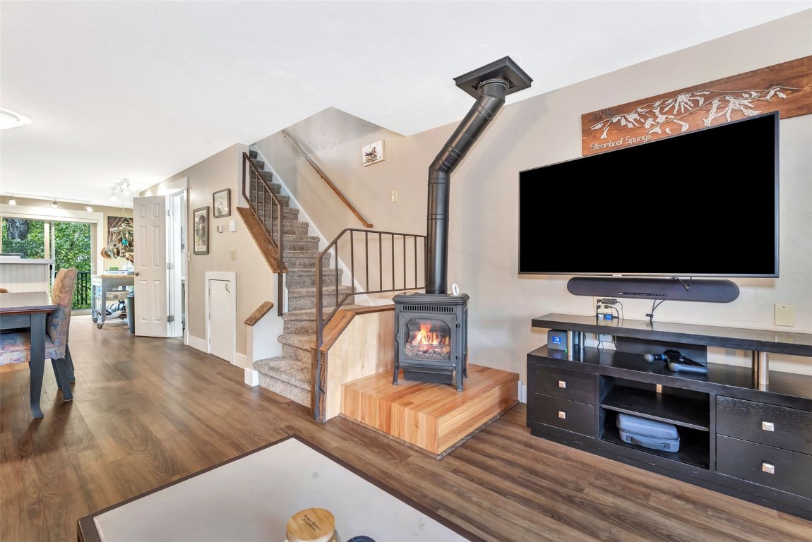 1556 Woodbridge COURT 1556