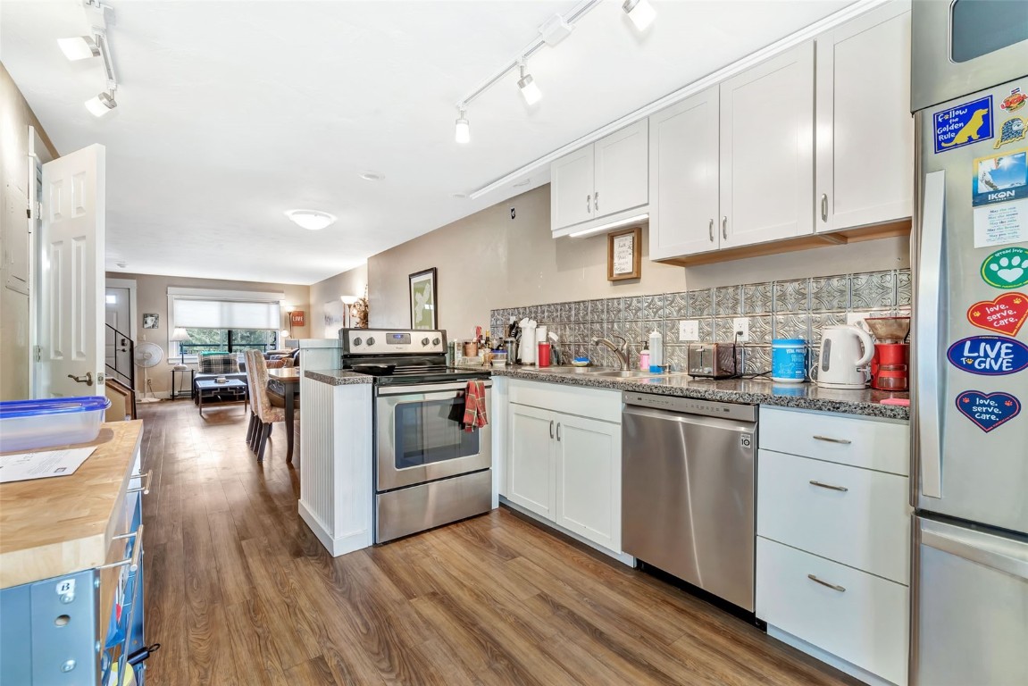 1556 Woodbridge COURT 1556