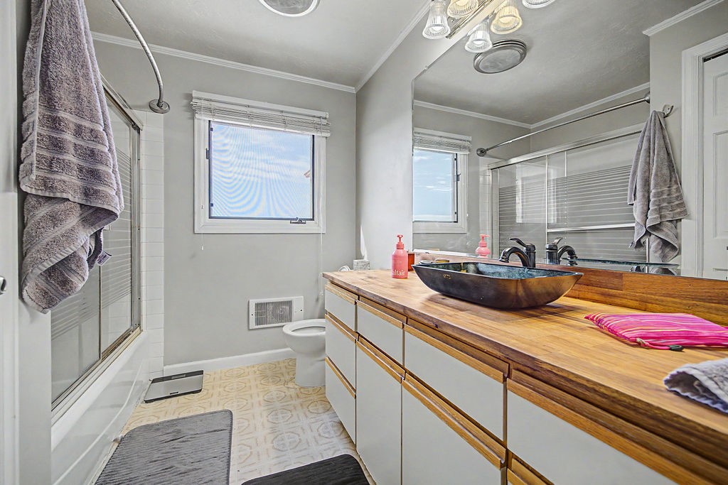 2014 E 9th STREET