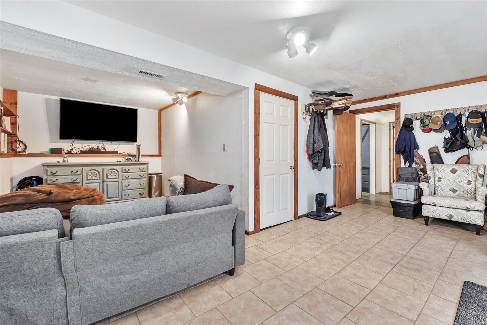 224 Meadow LANE