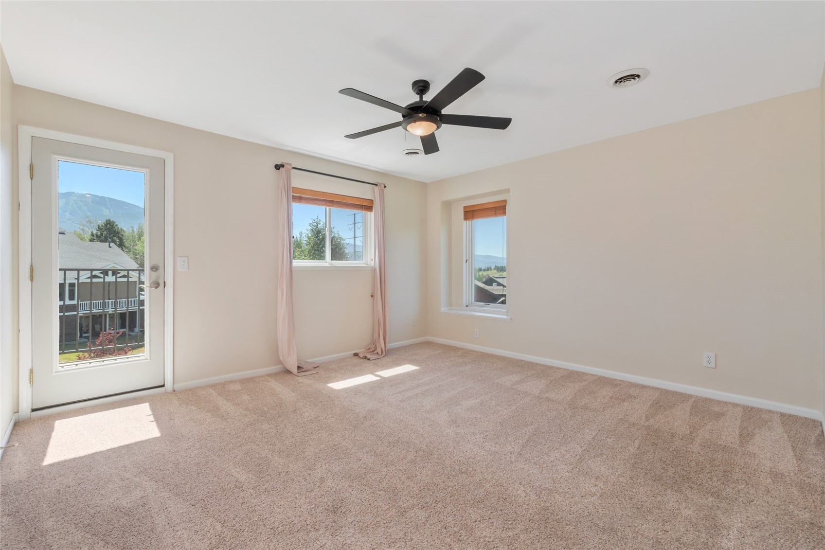 538 Eaglepointe COURT 1