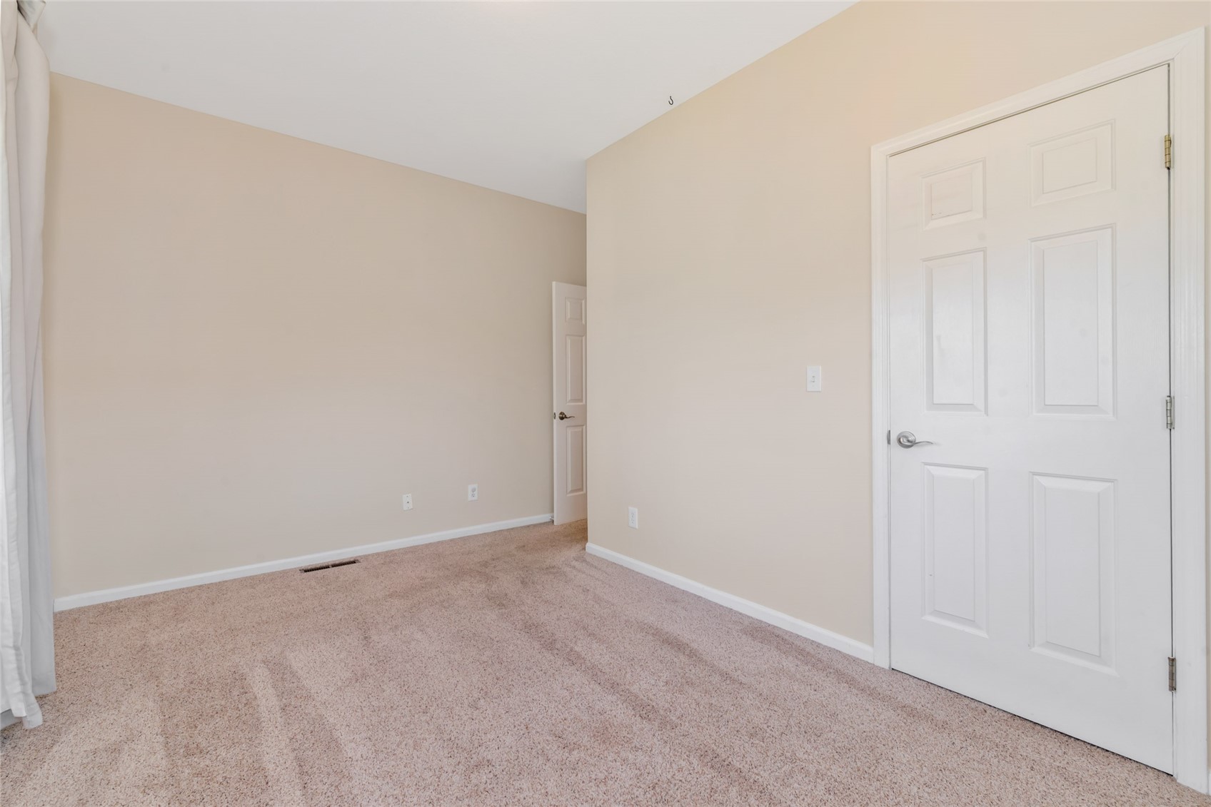 538 Eaglepointe COURT 1