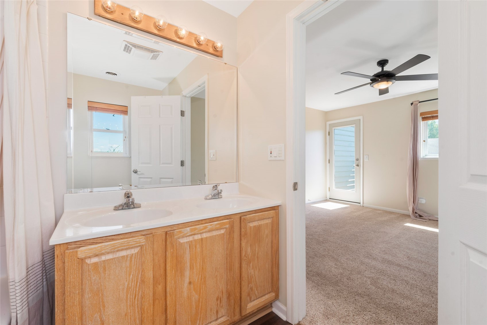 538 Eaglepointe COURT 1