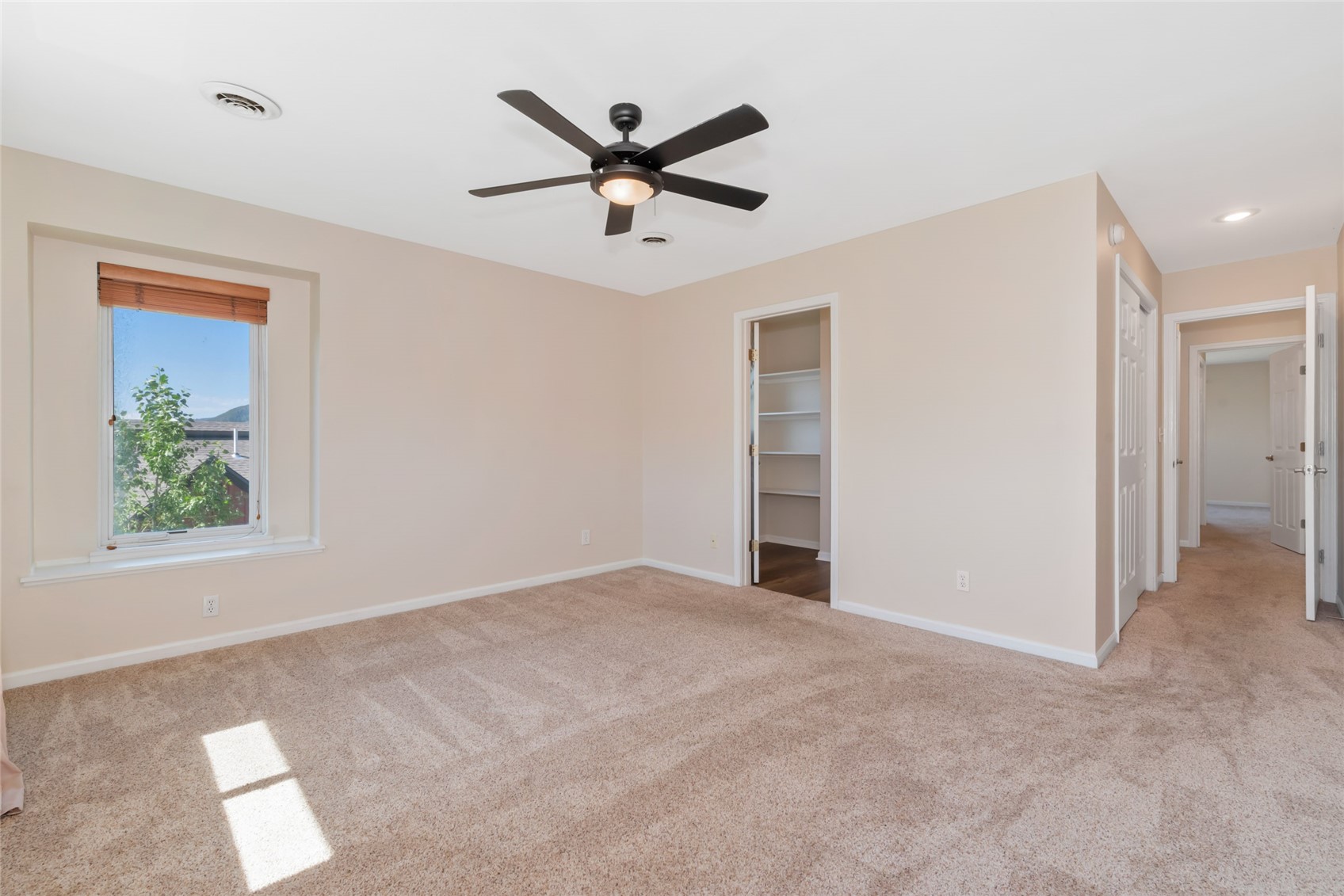 538 Eaglepointe COURT 1