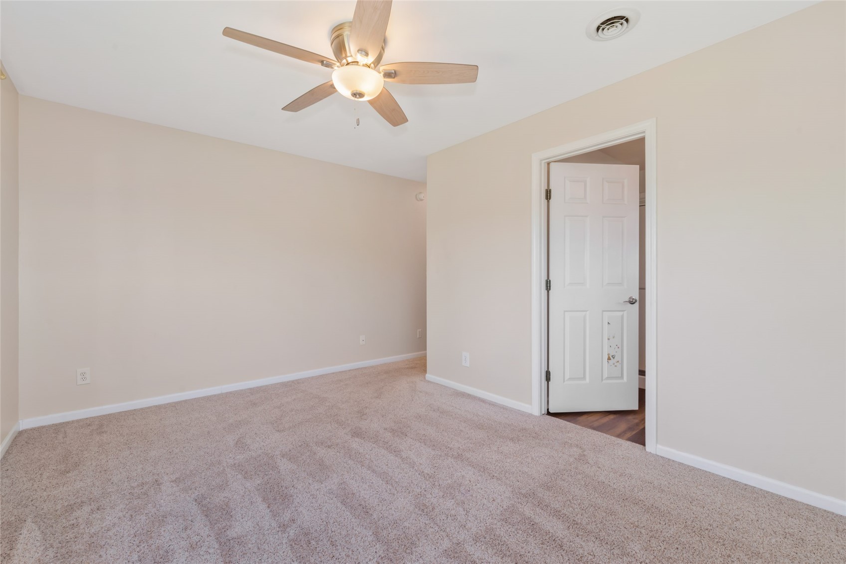 538 Eaglepointe COURT 1