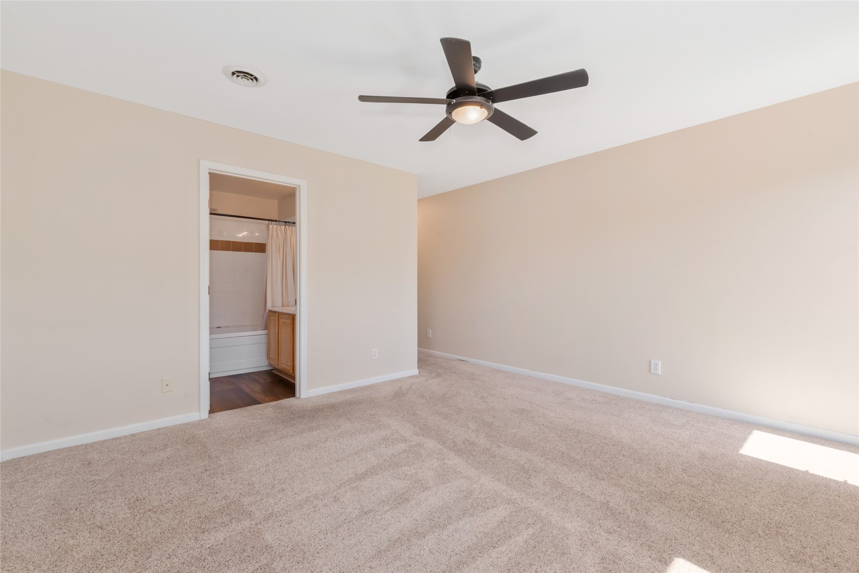 538 Eaglepointe COURT 1