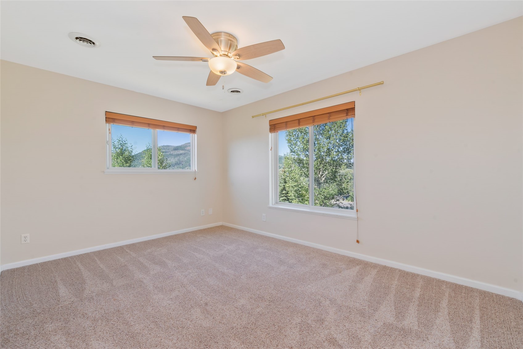 538 Eaglepointe COURT 1