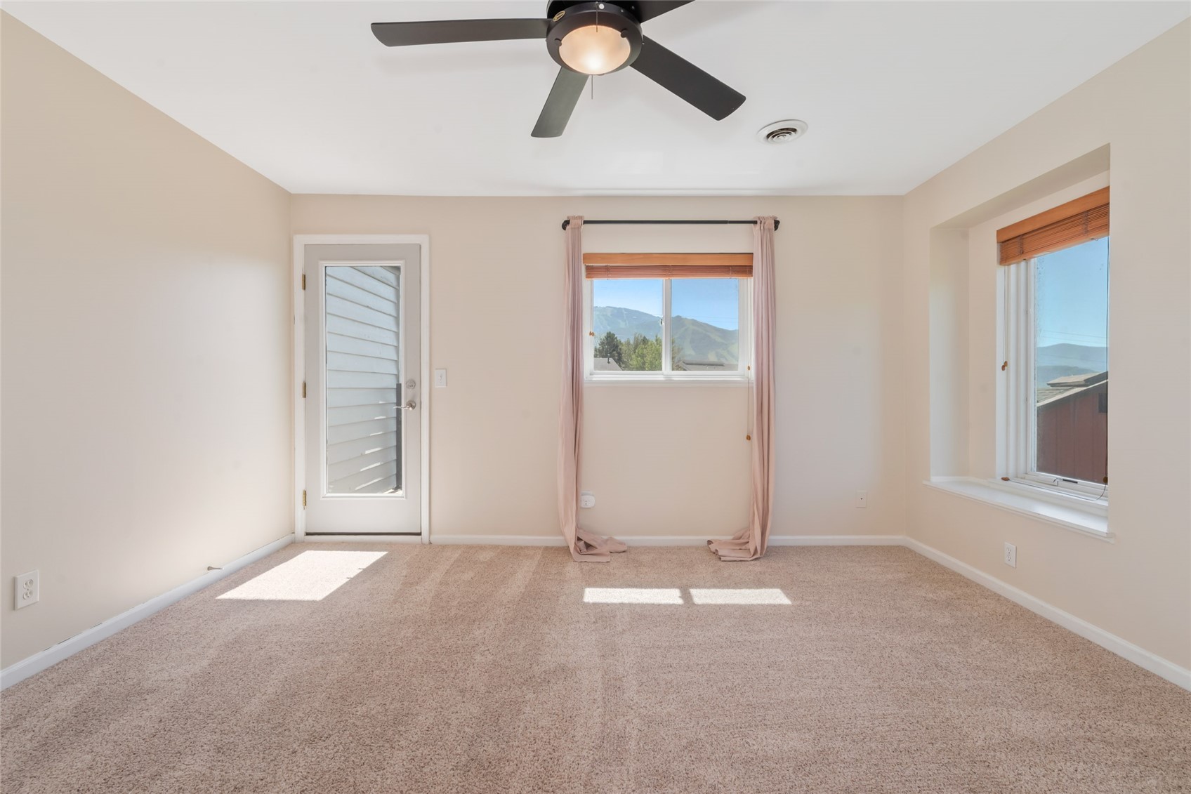 538 Eaglepointe COURT 1