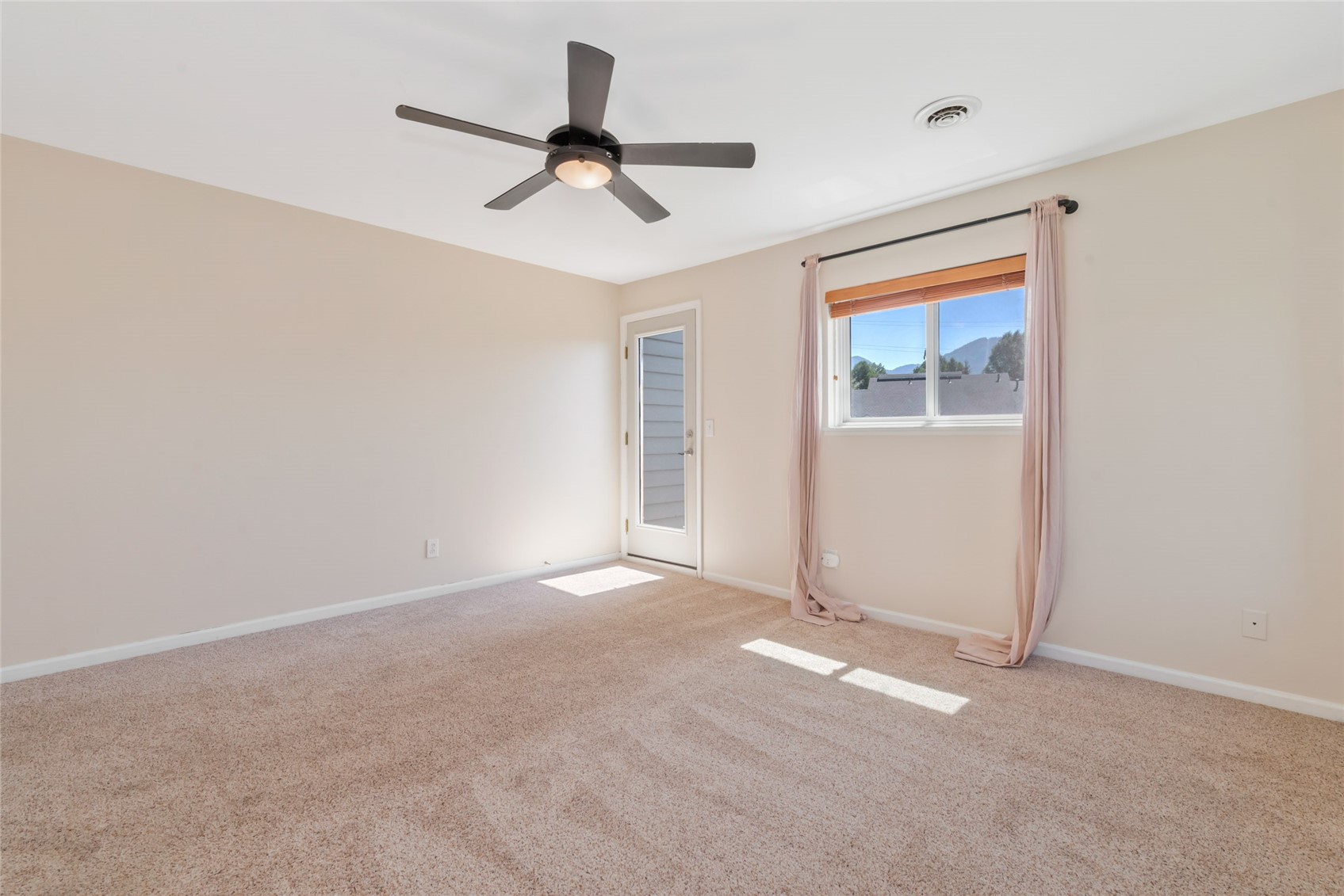 538 Eaglepointe COURT 1